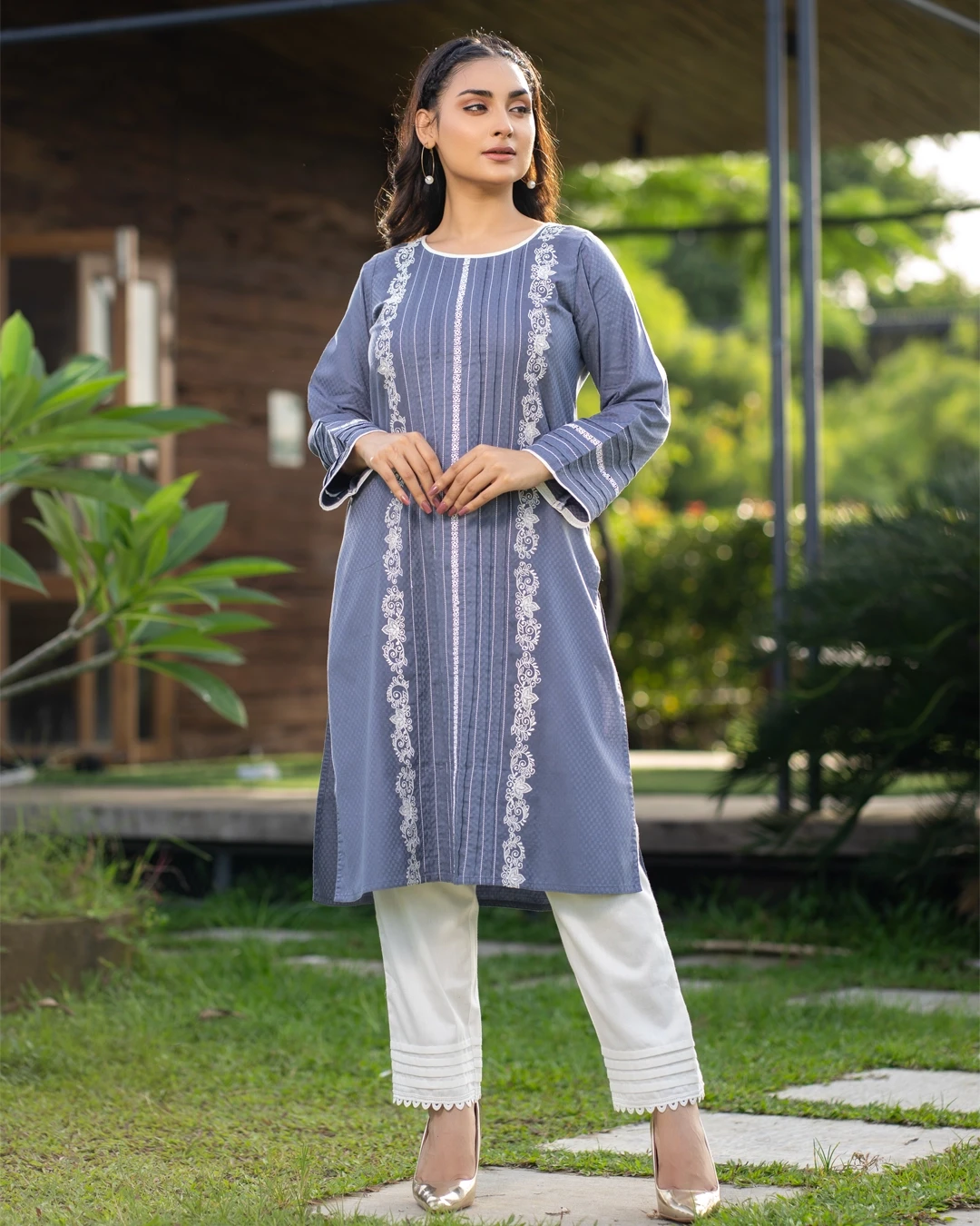 Flickere Outfit-Grey Cotton One Piece Kurti with White Embroidered Panel – Casual Ladies Kurti