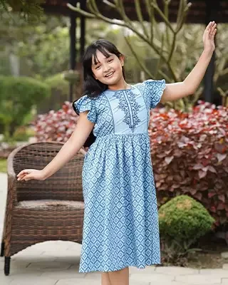 Blue Blossom Girls’ Frock – Elegant Cotton Comfort