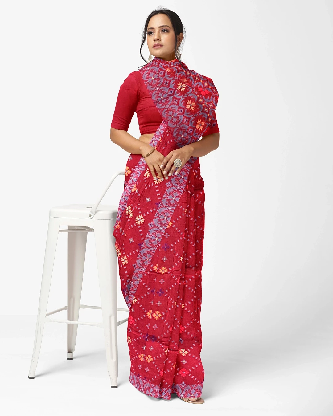 Flickere Outfit-Crimson Red Floral Motif Half Silk Saree