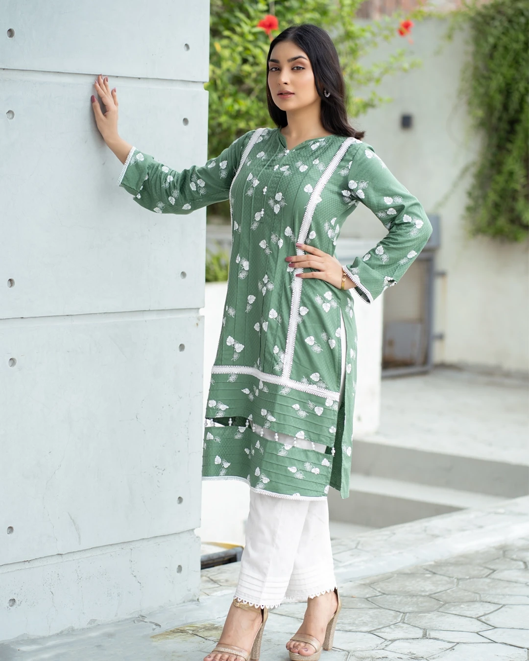 Leaf Green Floral Printed Cotton Two -Piece Kurti Set– Flickere Outfit